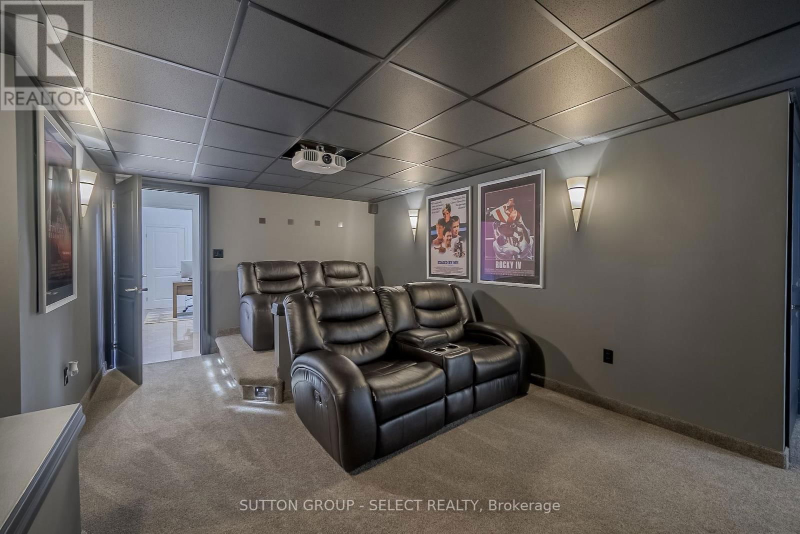 7071 CLAYTON WALK Image 31