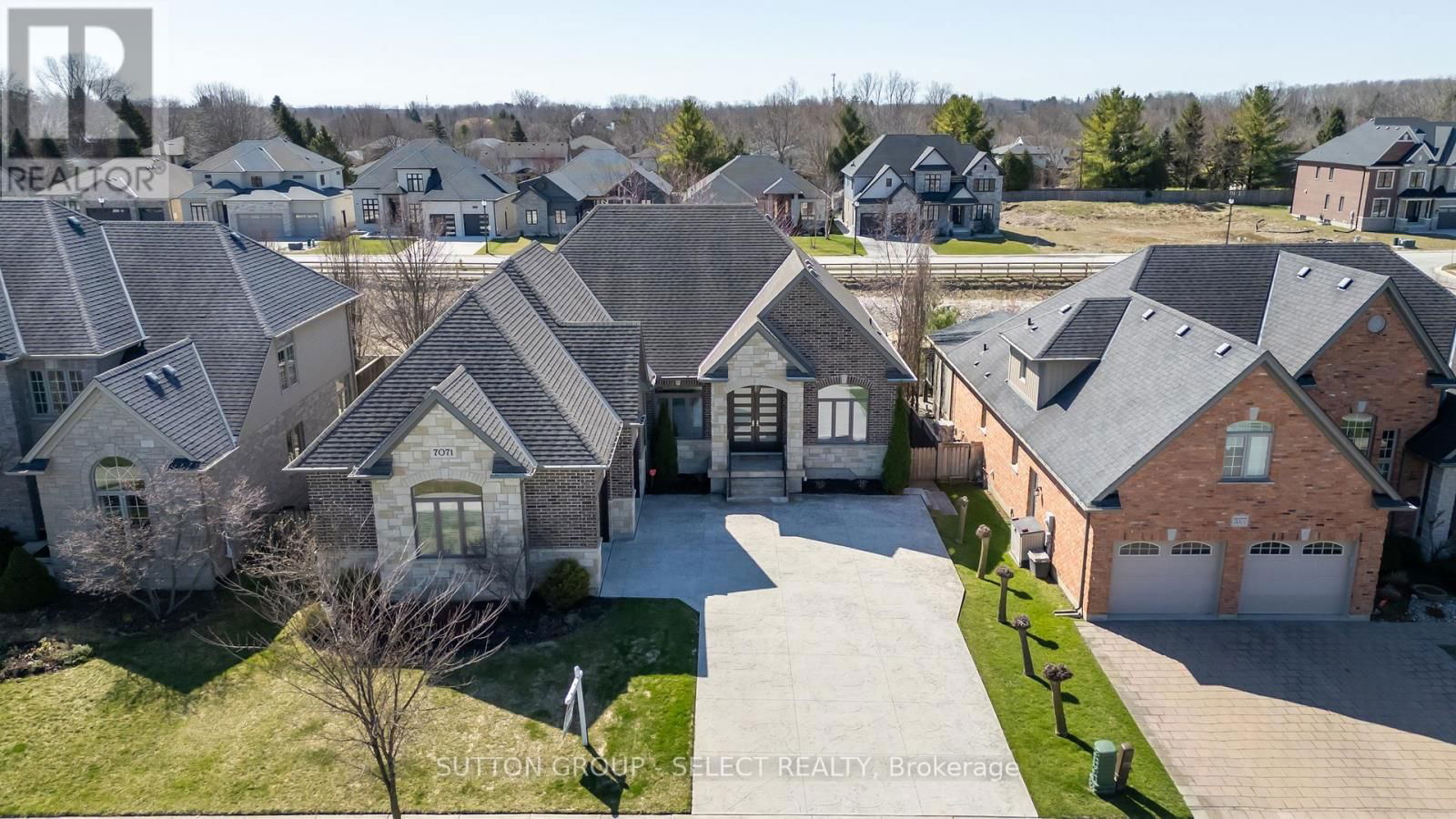 7071 CLAYTON WALK Image 40