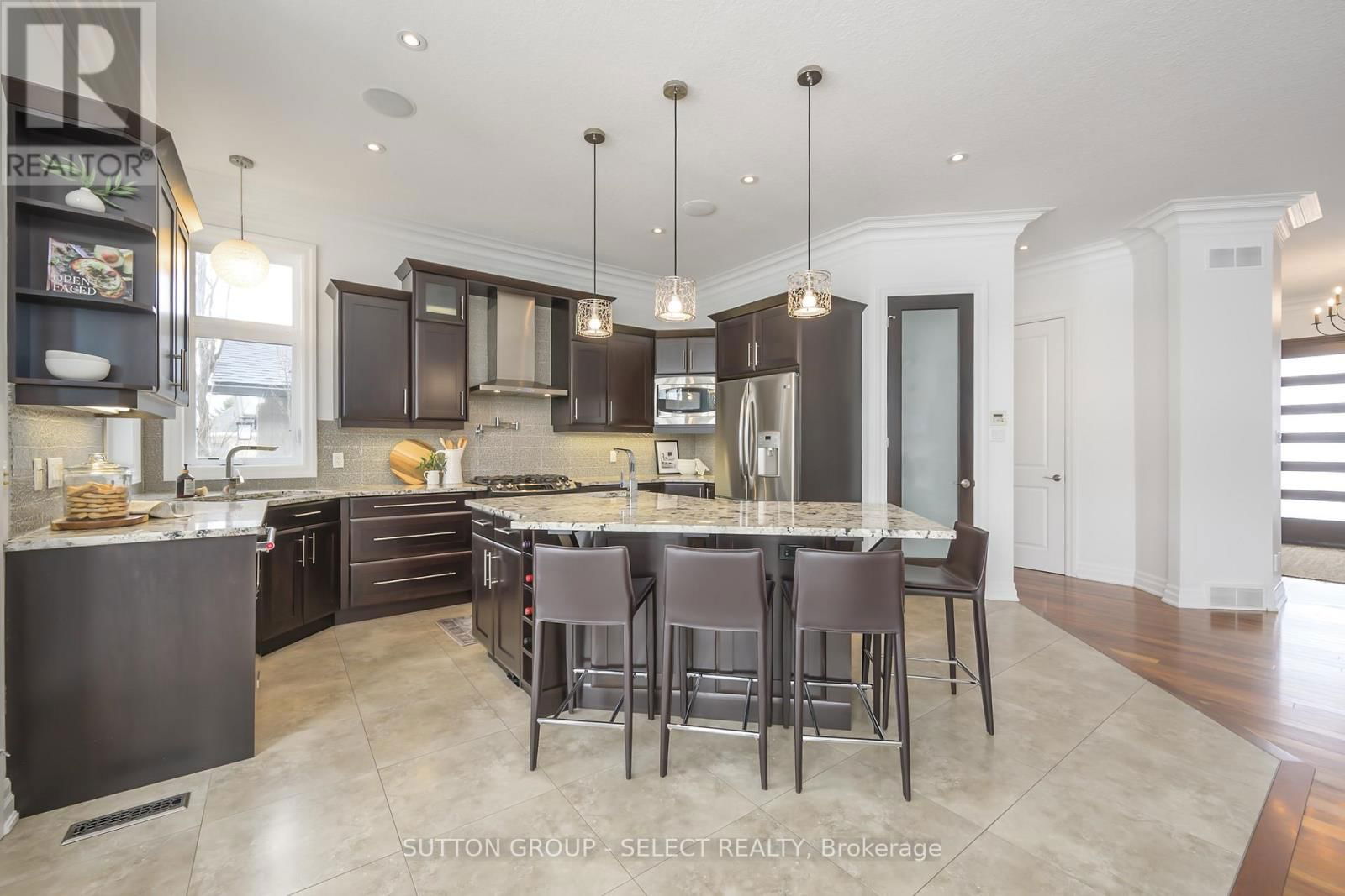 7071 CLAYTON WALK Image 9