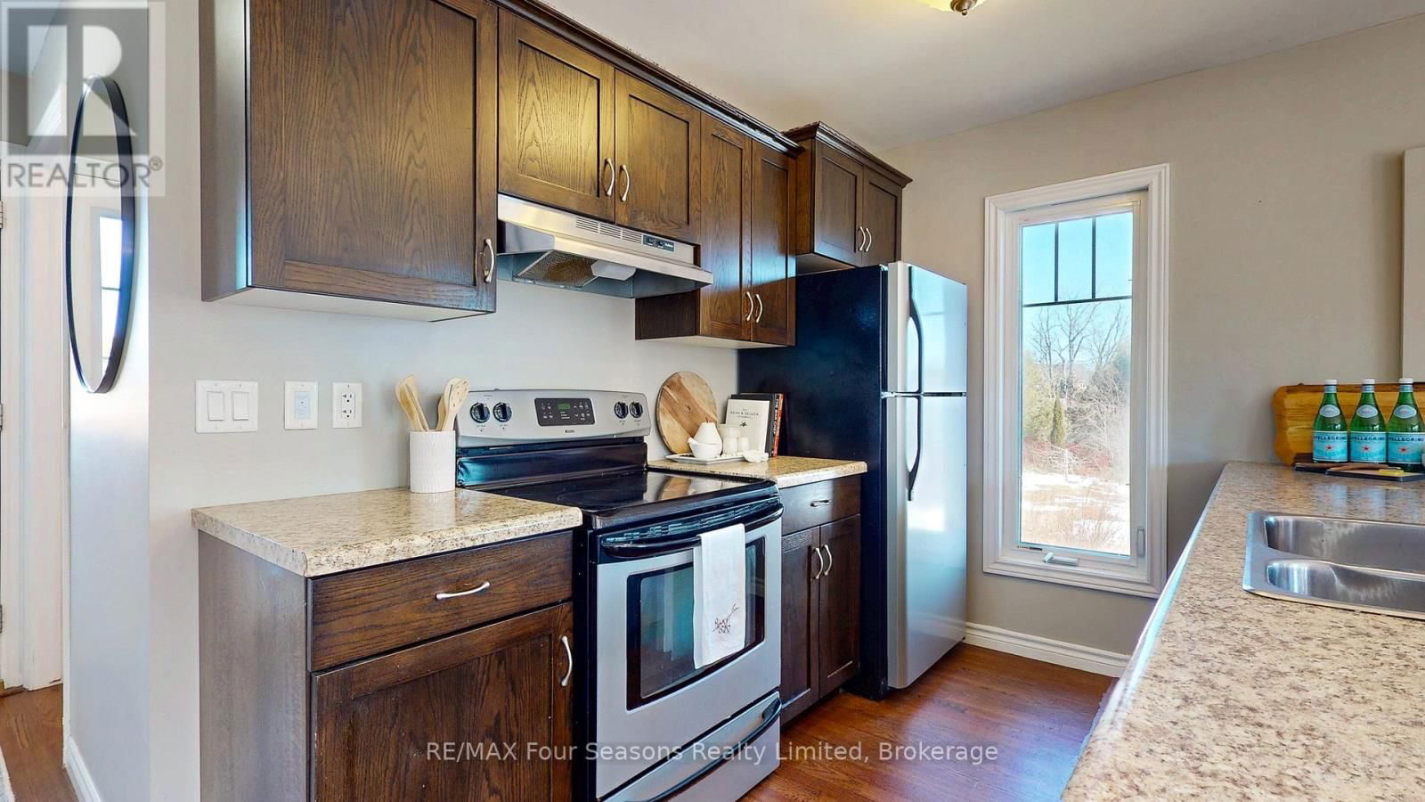 139 YOUNG DRIVE Image 10