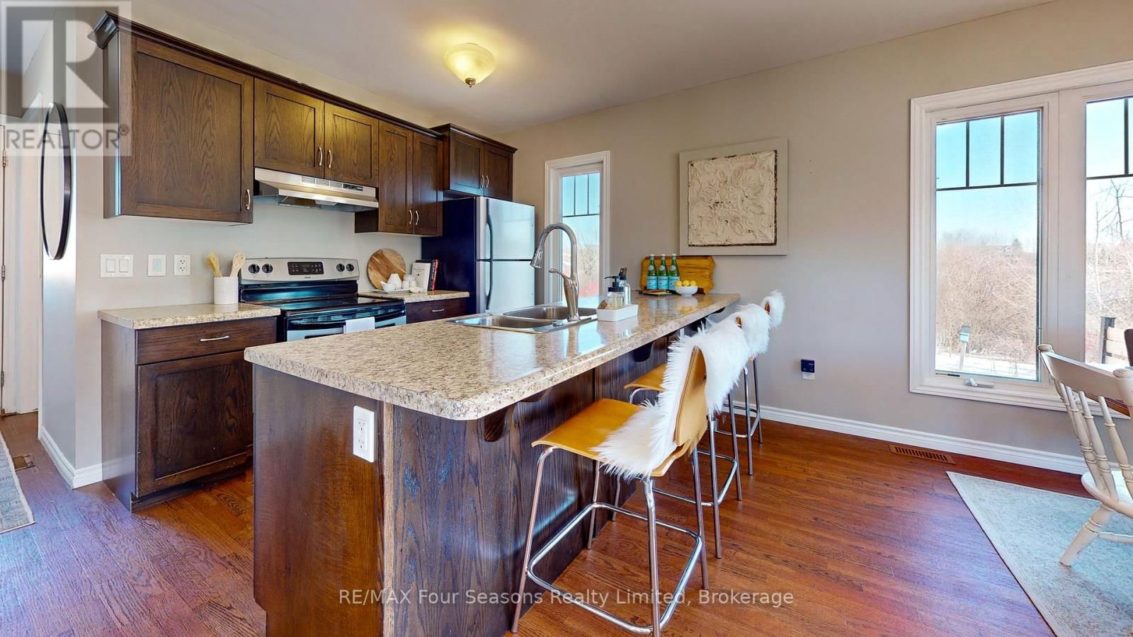 139 YOUNG DRIVE Image 11