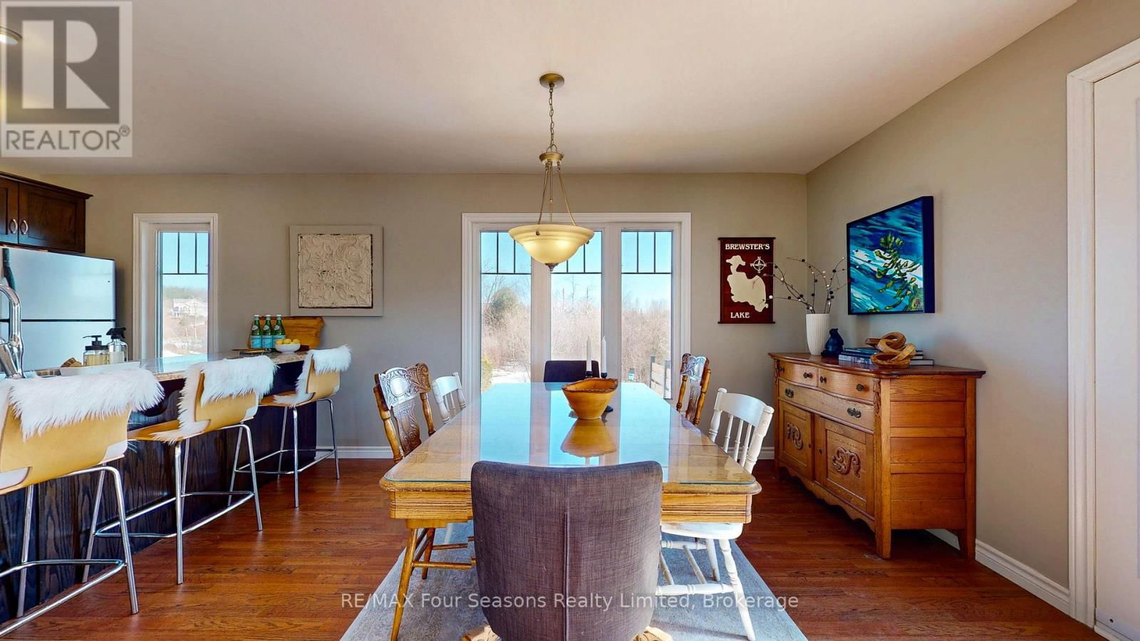 139 YOUNG DRIVE Image 12