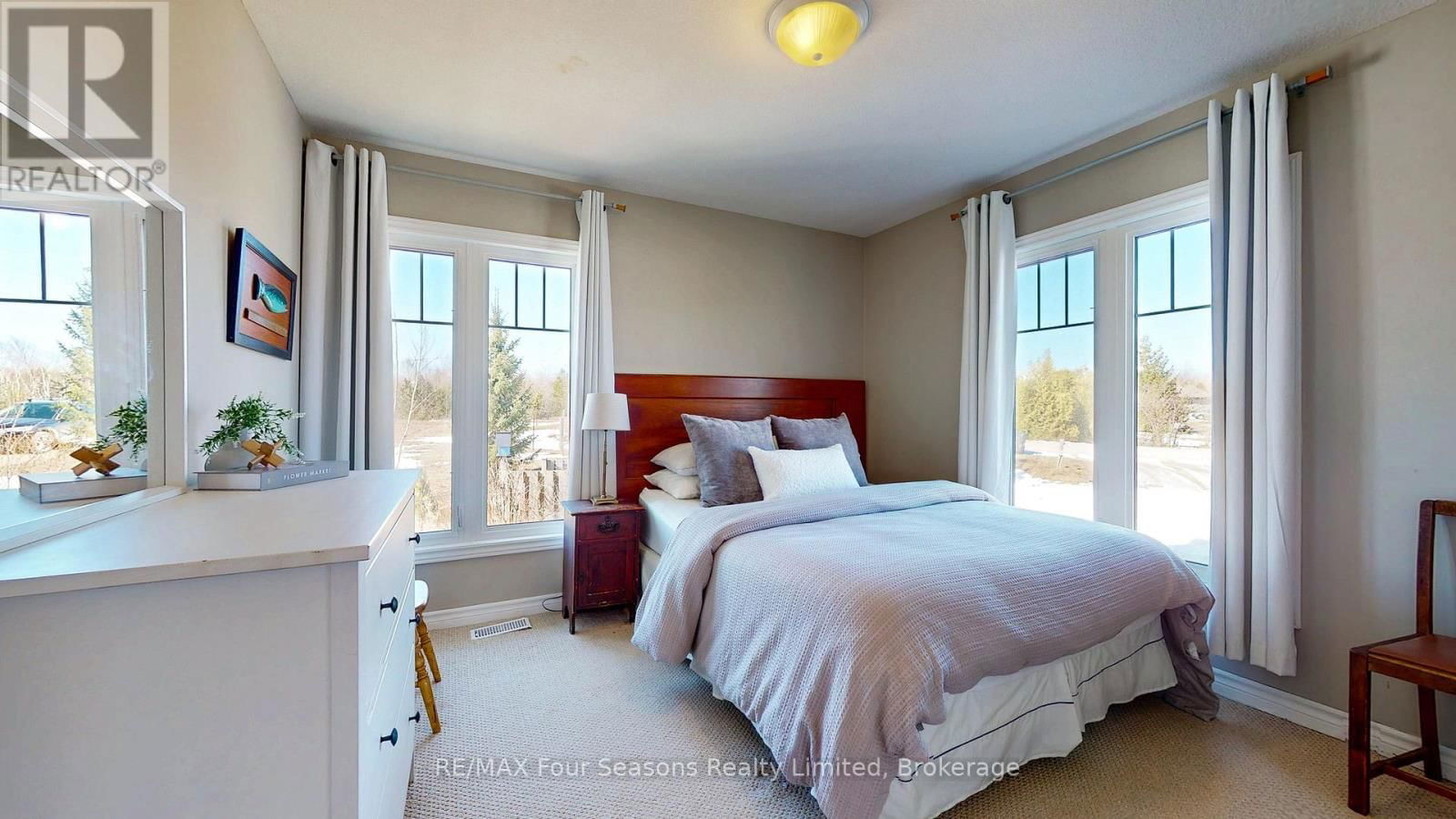 139 YOUNG DRIVE Image 13
