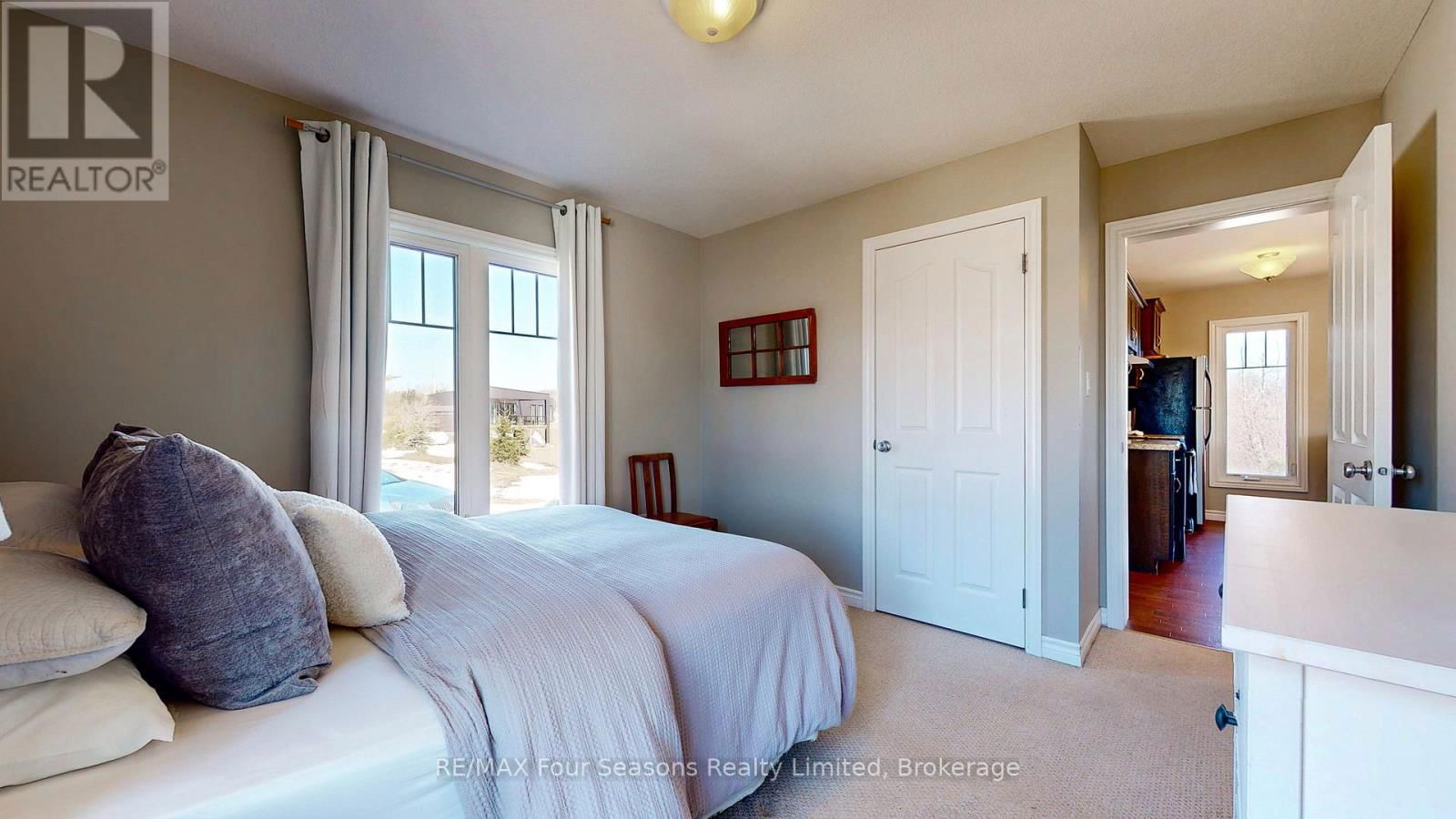 139 YOUNG DRIVE Image 14