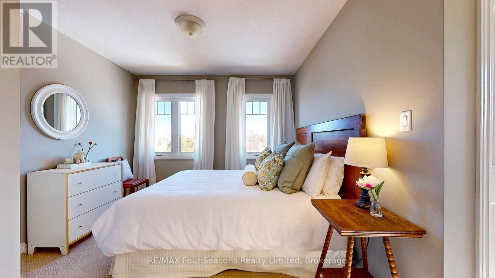 139 YOUNG DRIVE Image 15