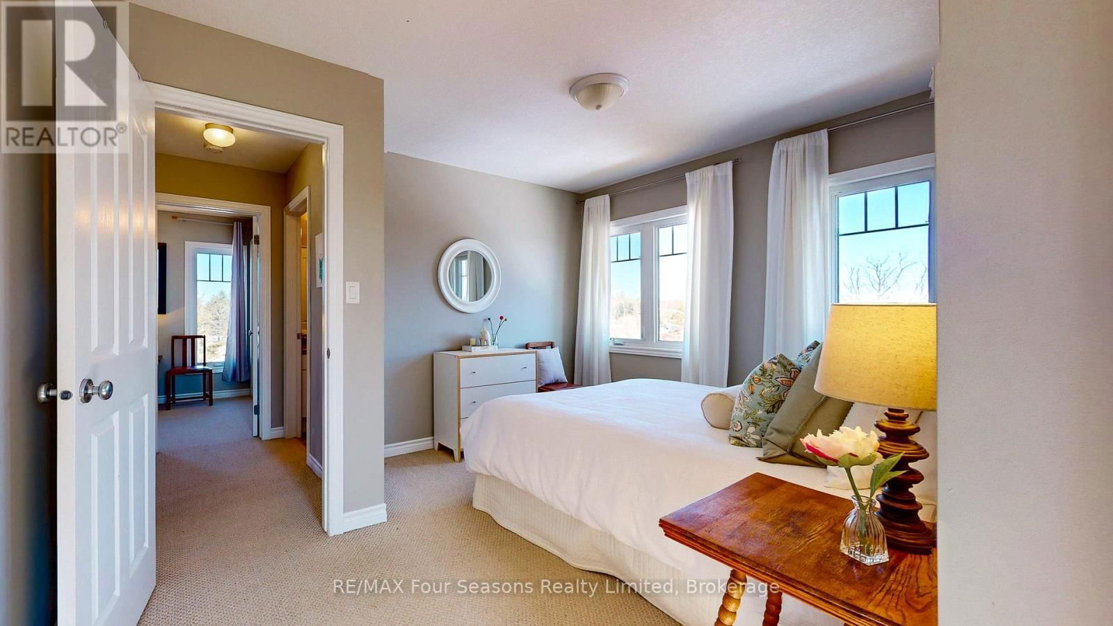 139 YOUNG DRIVE Image 16