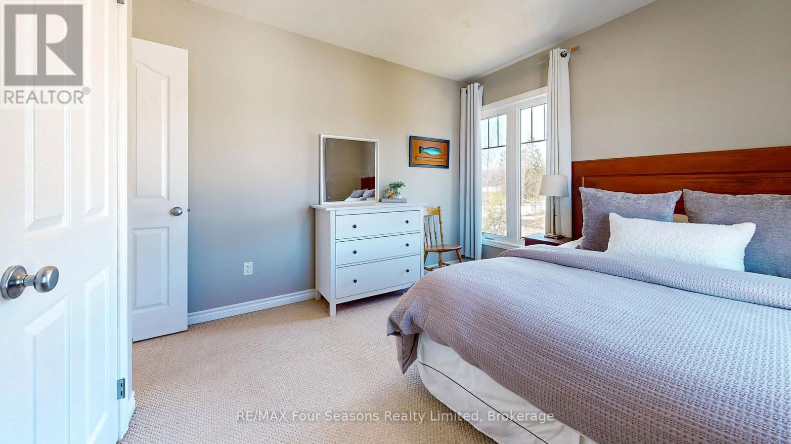 139 YOUNG DRIVE Image 17