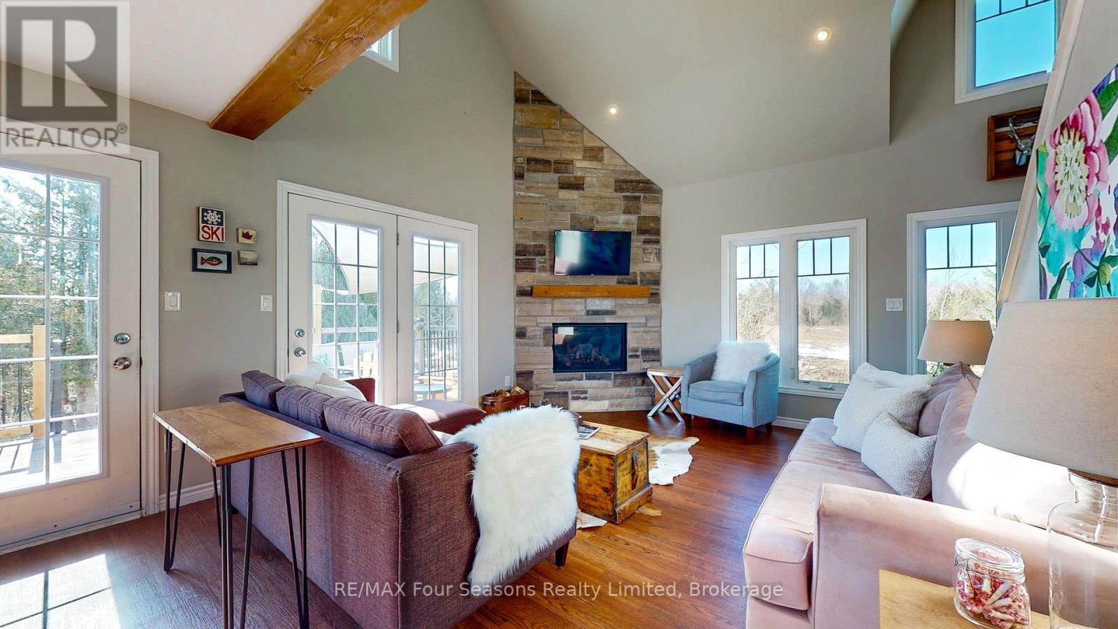 139 YOUNG DRIVE Image 8