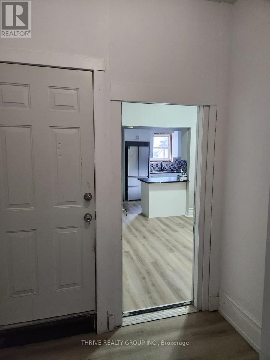 Lower - 261 CLARENCE STREET Image 3