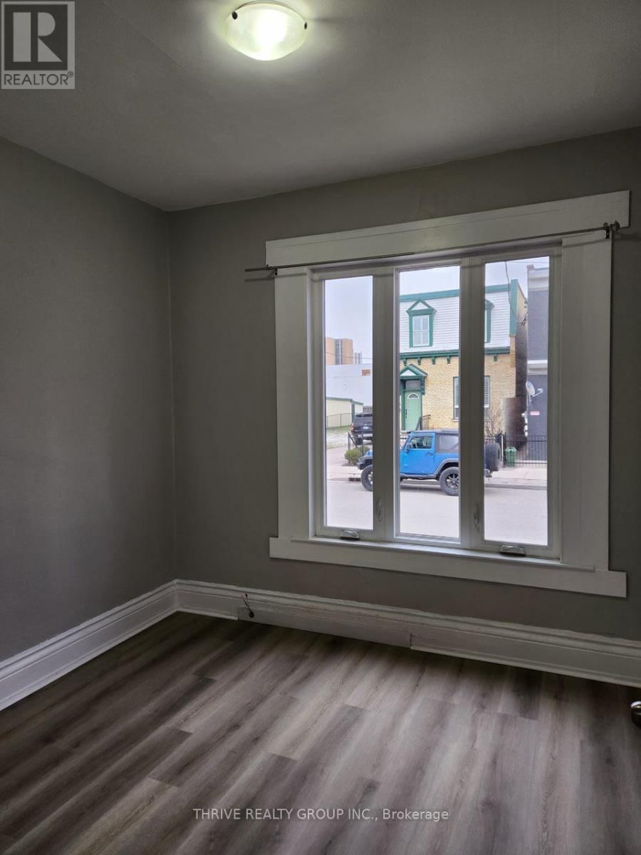 Lower - 261 CLARENCE STREET Image 7