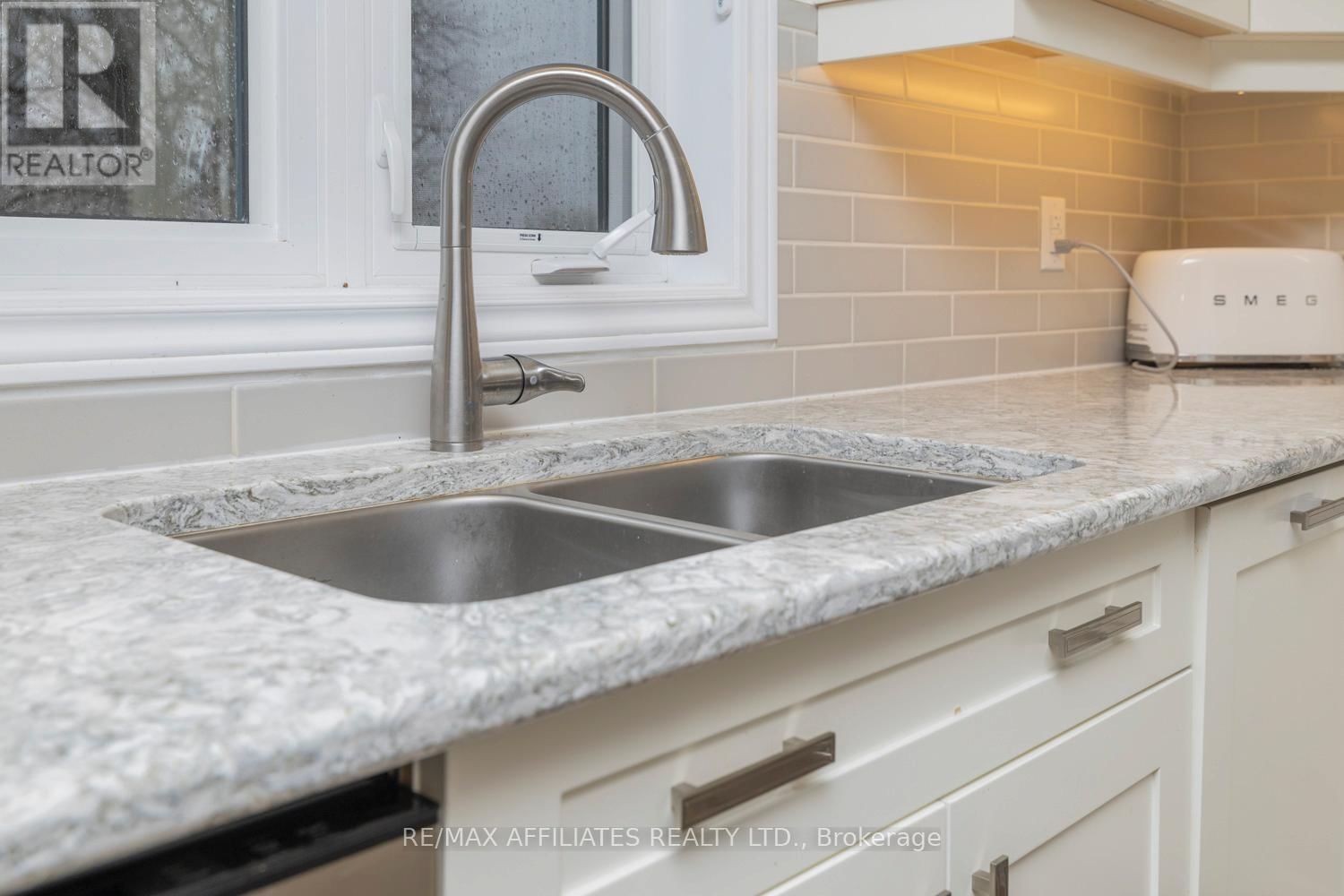 17 DULMAGE CRESCENT Image 12