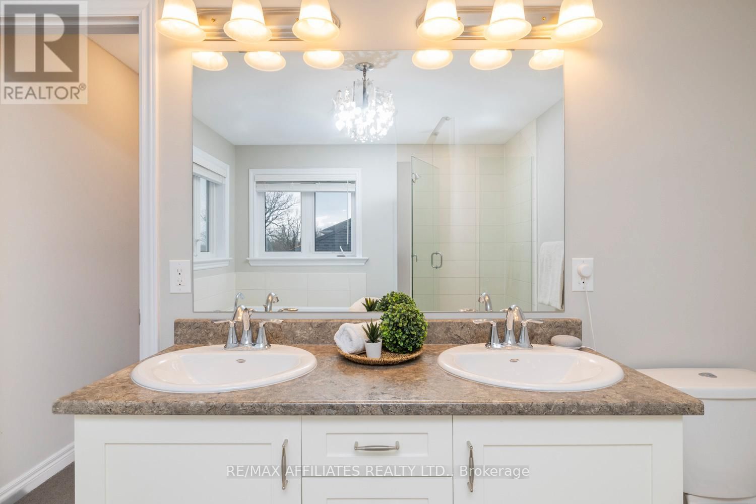 17 DULMAGE CRESCENT Image 31