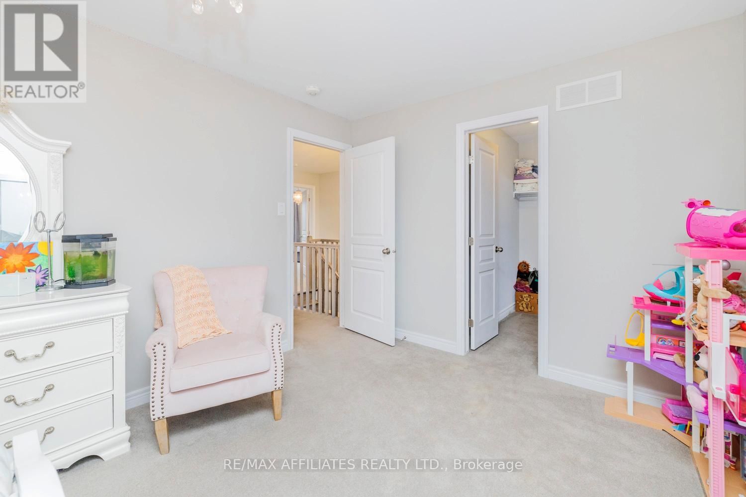 17 DULMAGE CRESCENT Image 33