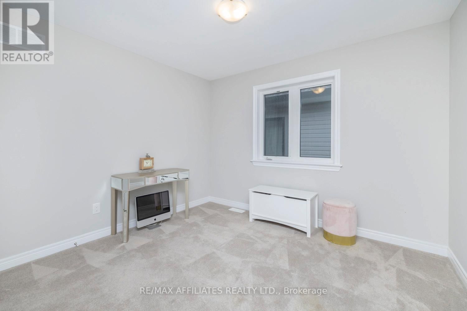 17 DULMAGE CRESCENT Image 36