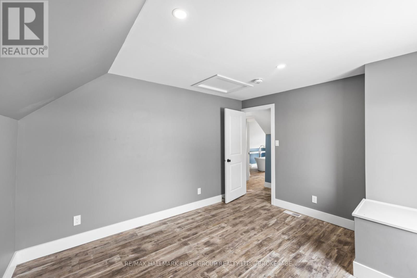 11 CAMPBELL STREET Image 30