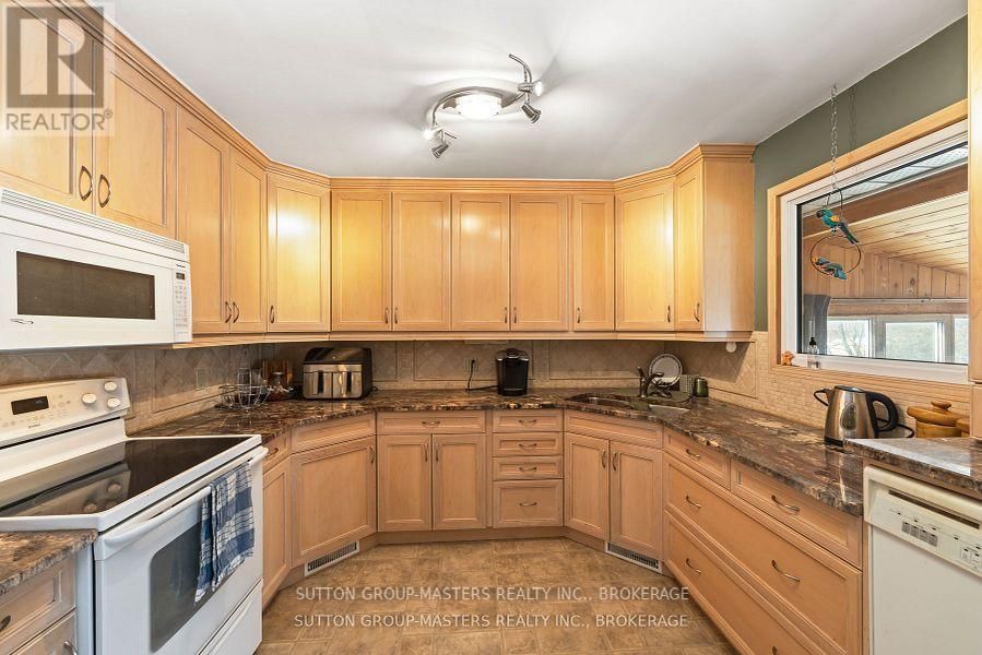 4594 YARKER ROAD Image 14