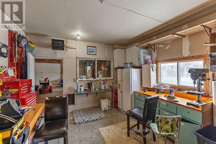 4594 YARKER ROAD Image 6