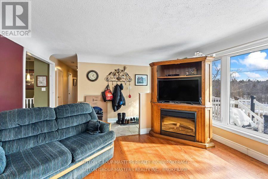 4594 YARKER ROAD Image 8