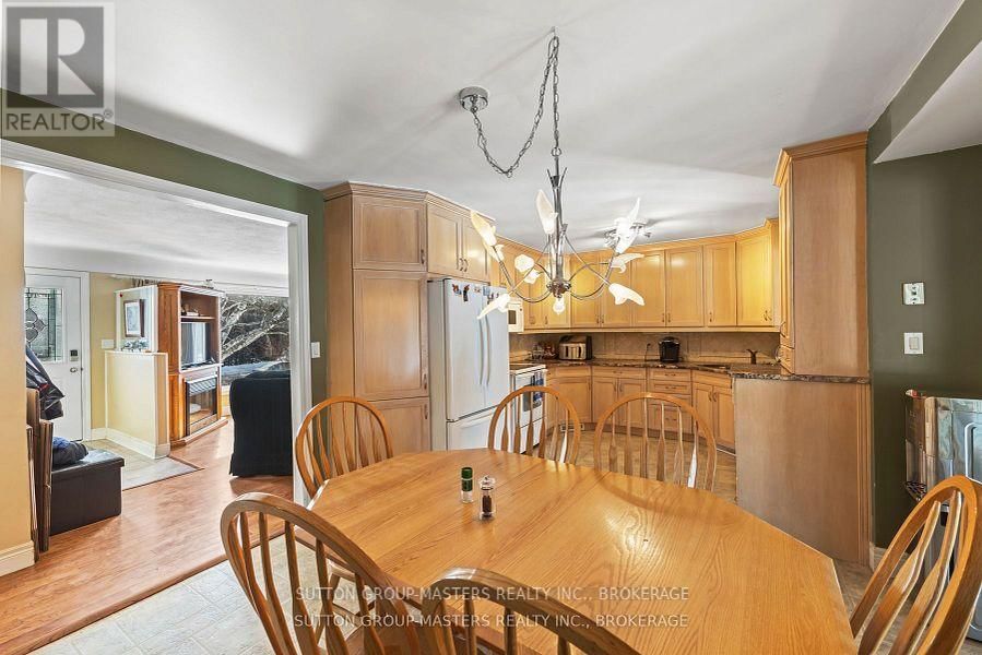 4594 YARKER ROAD Image 9