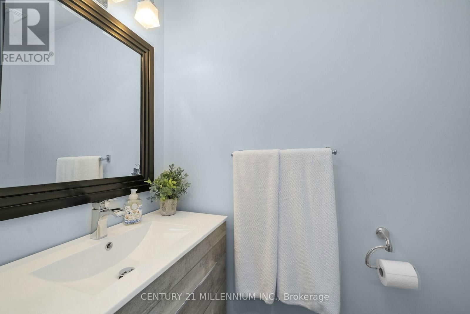 5653 EIGHTH LINE Image 23