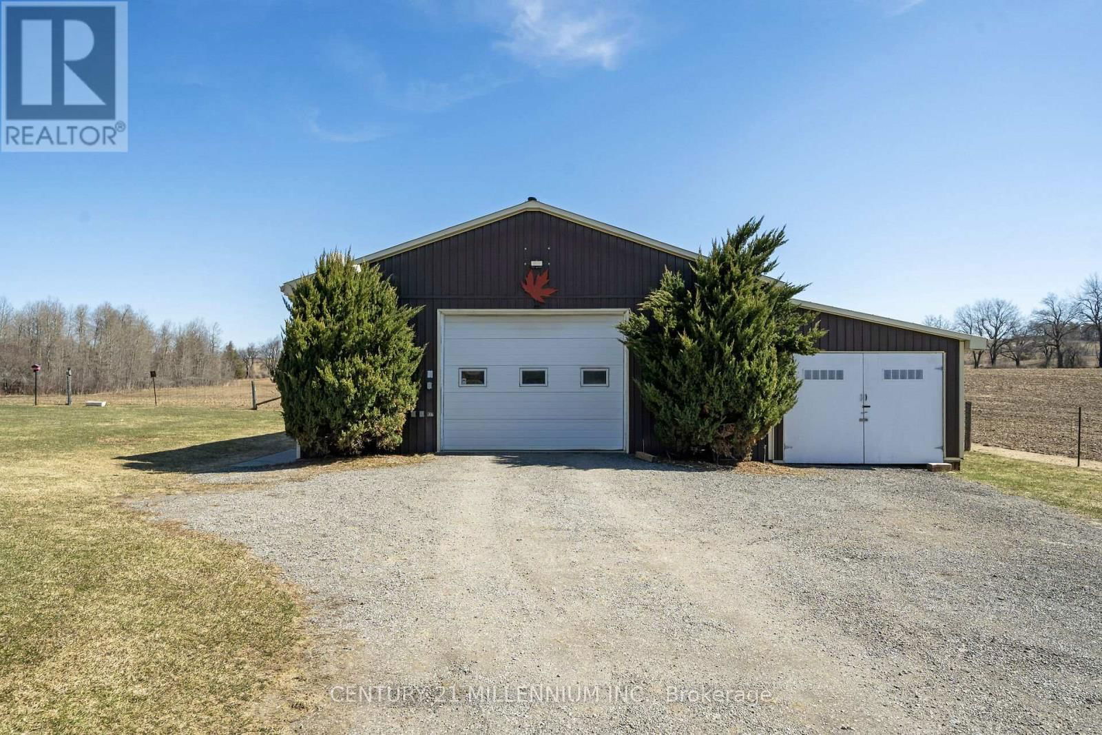 5653 EIGHTH LINE Image 45
