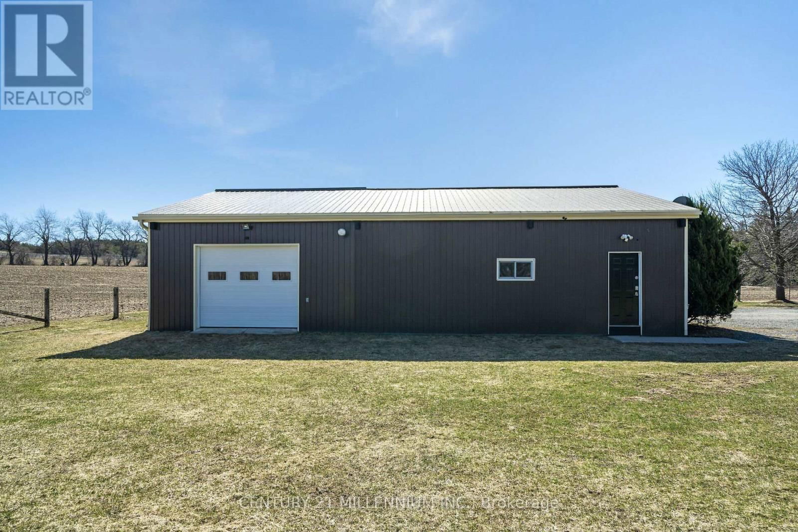 5653 EIGHTH LINE Image 46