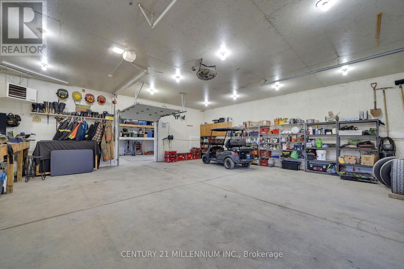 5653 EIGHTH LINE Image 47