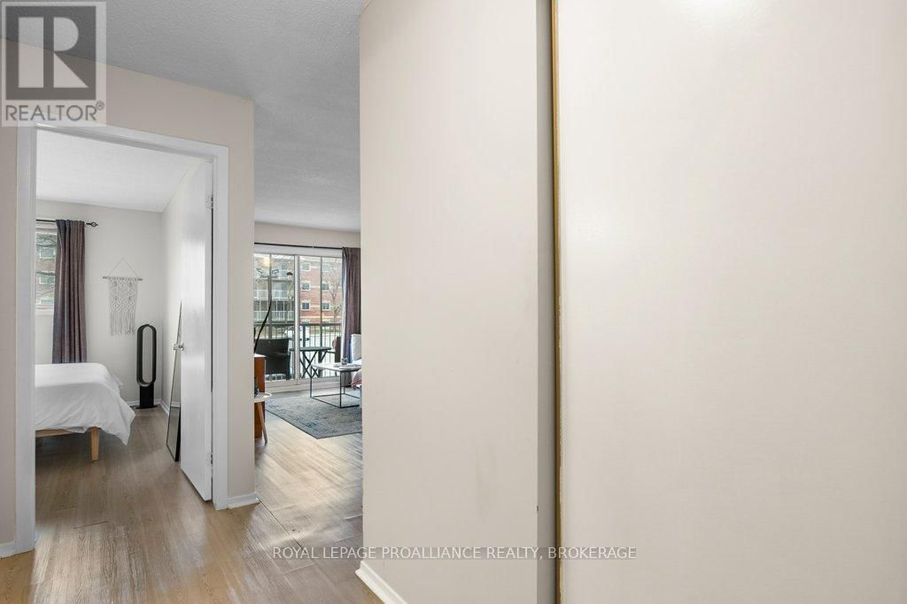 208 - 316 KINGSDALE AVENUE Image 12