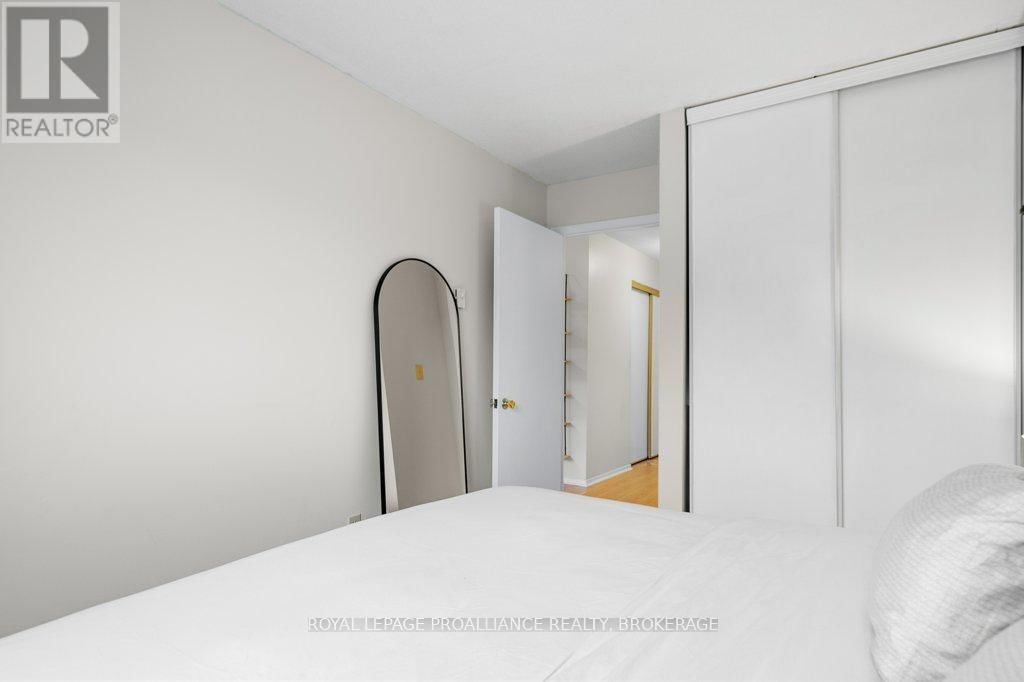 208 - 316 KINGSDALE AVENUE Image 14