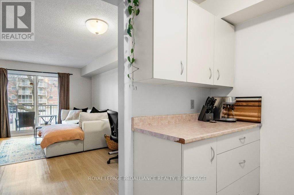 208 - 316 KINGSDALE AVENUE Image 16