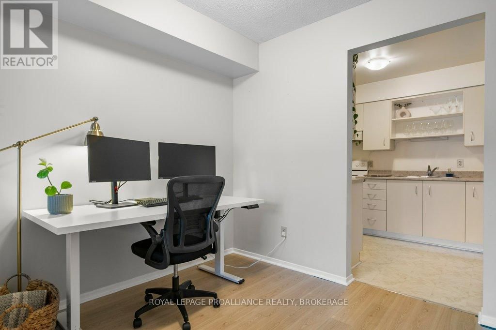 208 - 316 KINGSDALE AVENUE Image 19
