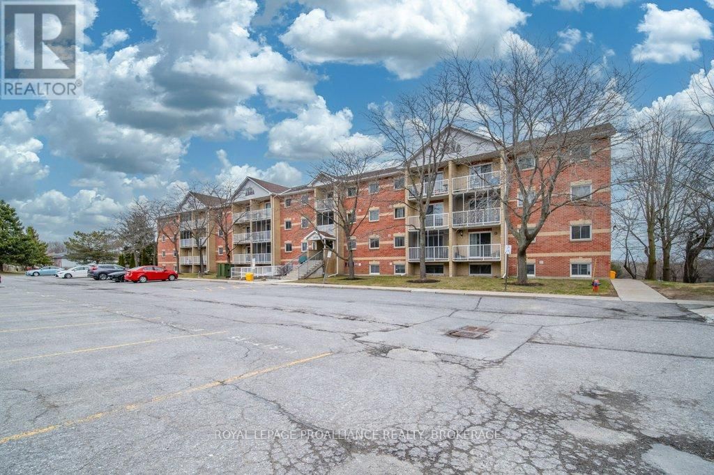 208 - 316 KINGSDALE AVENUE Image 3