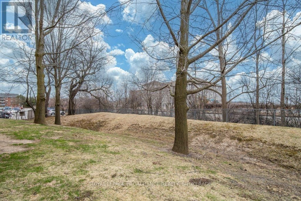 208 - 316 KINGSDALE AVENUE Image 32