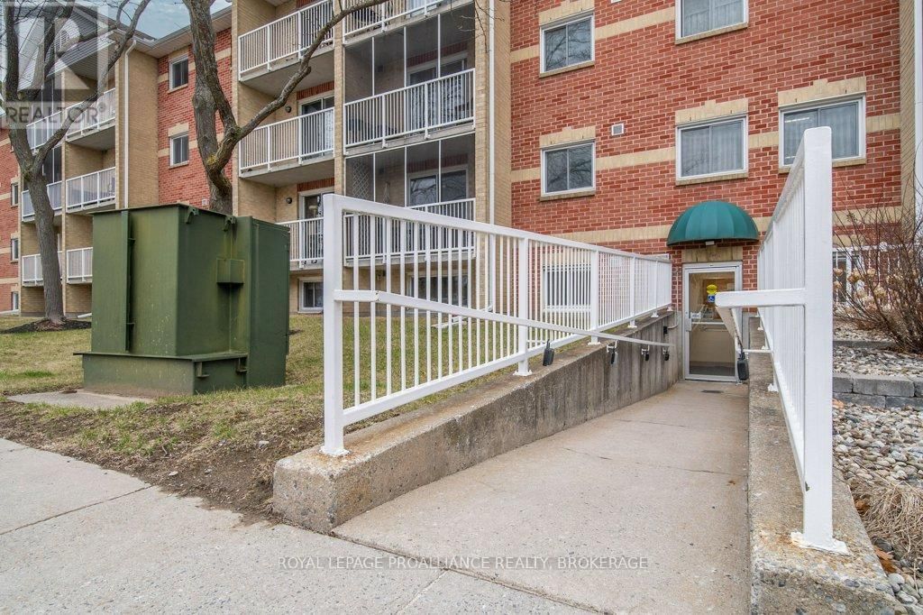 208 - 316 KINGSDALE AVENUE Image 33