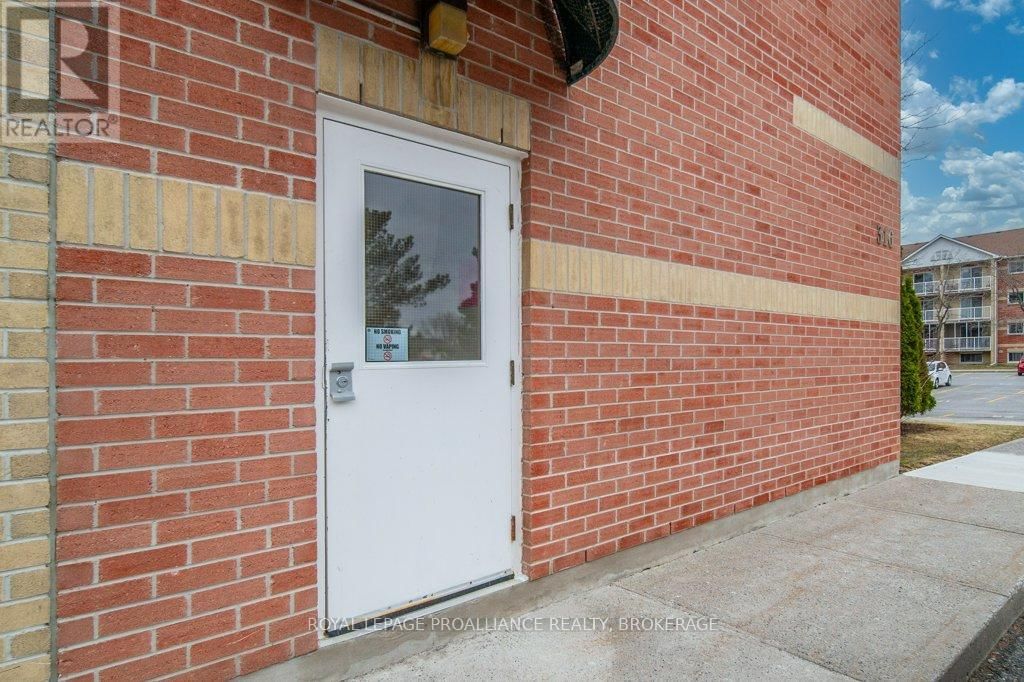 208 - 316 KINGSDALE AVENUE Image 35