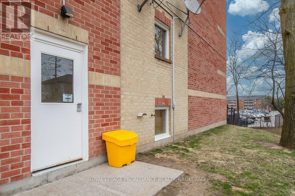 208 - 316 KINGSDALE AVENUE Image 36