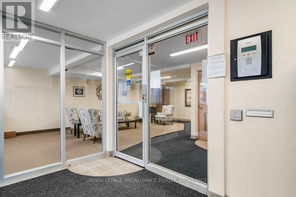 208 - 316 KINGSDALE AVENUE Image 6