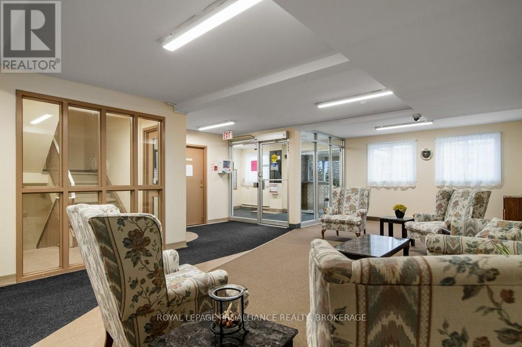 208 - 316 KINGSDALE AVENUE Image 7