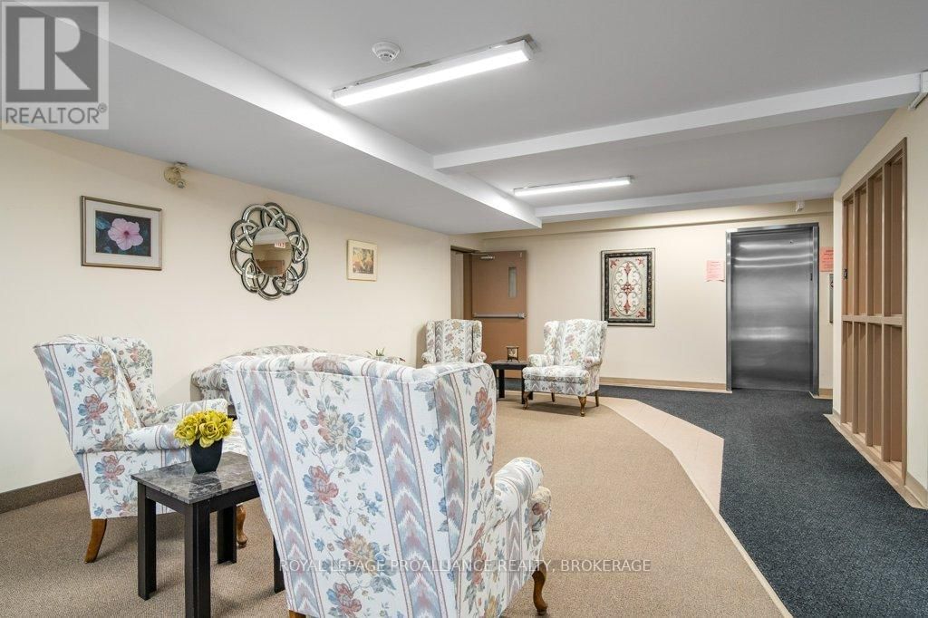 208 - 316 KINGSDALE AVENUE Image 8