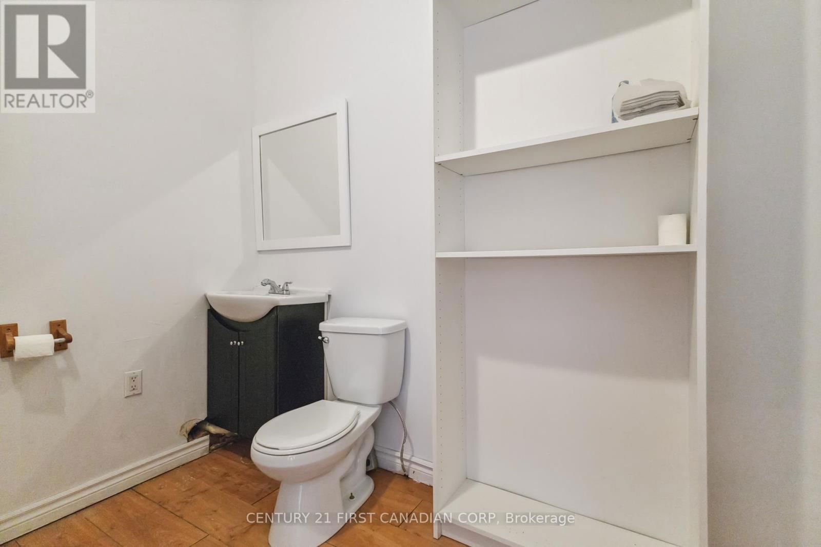 Unit 3 - 626 TALBOT STREET Image 7