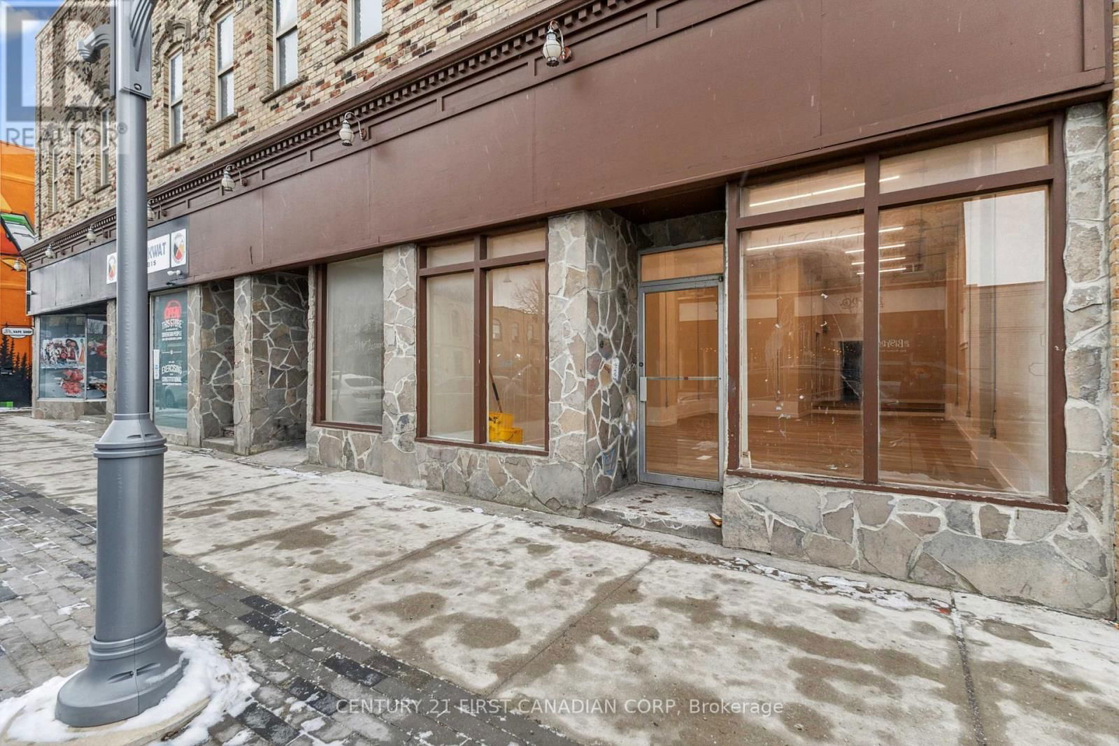 Unit 4 - 626 TALBOT STREET Image 1