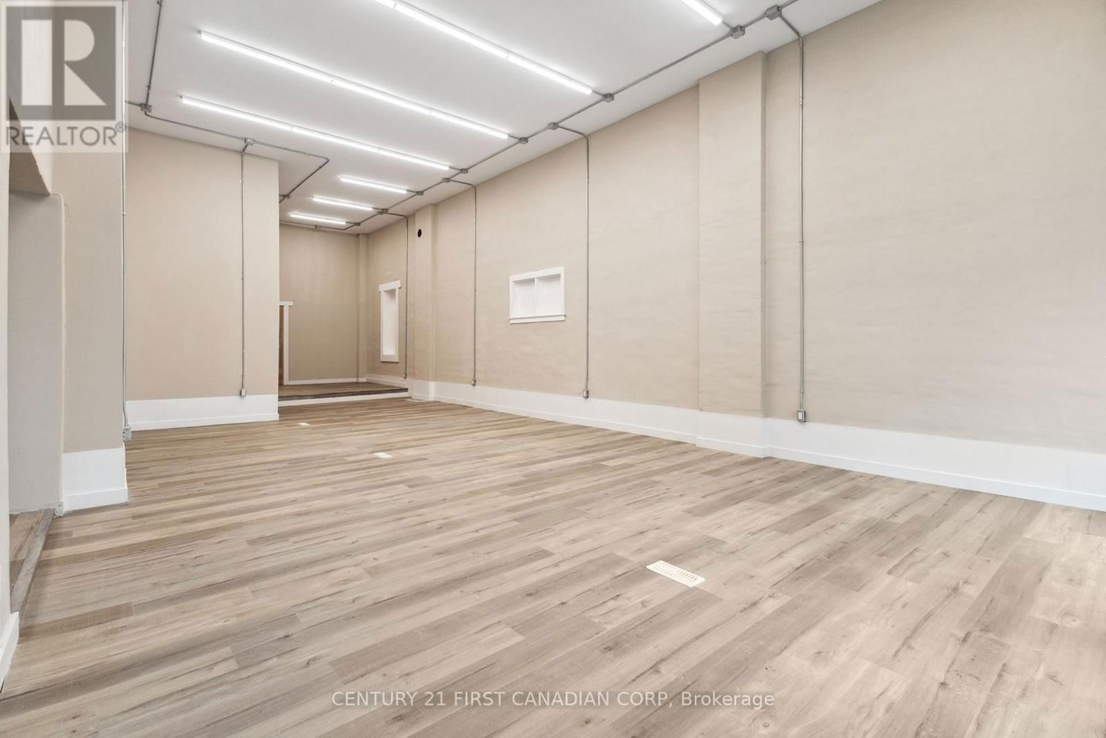 Unit 4 - 626 TALBOT STREET Image 3