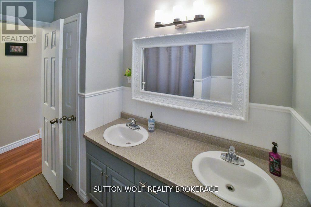 566 DEWAN STREET Image 15