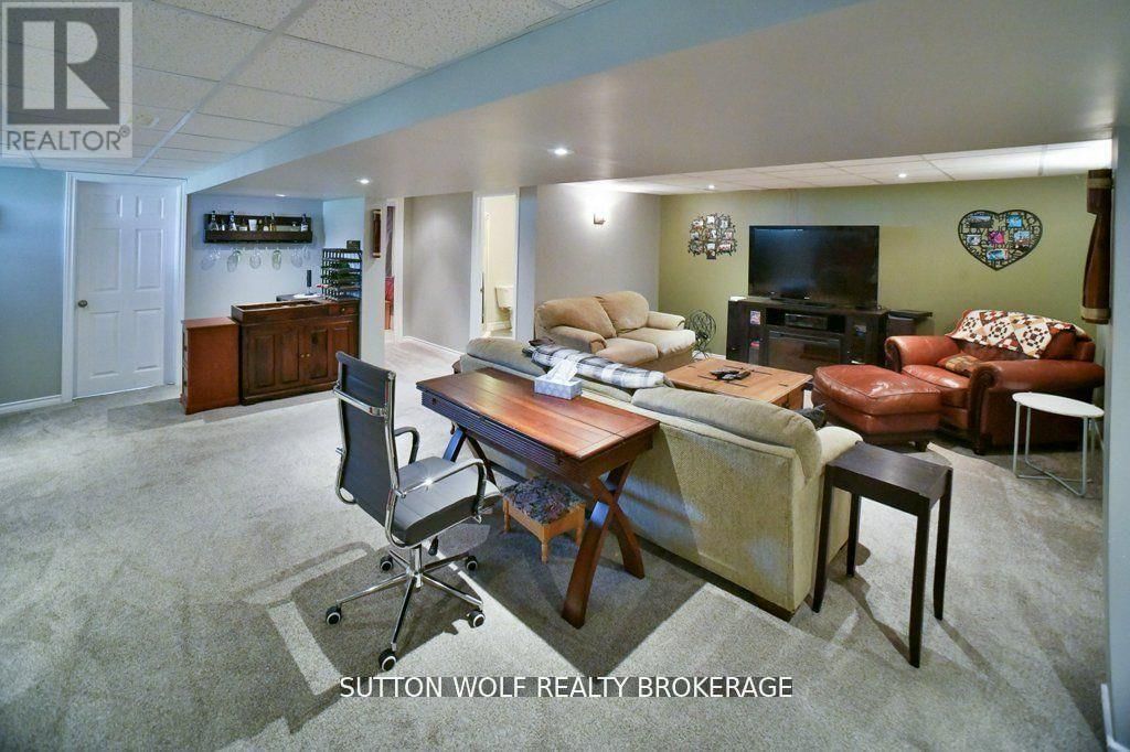 566 DEWAN STREET Image 17