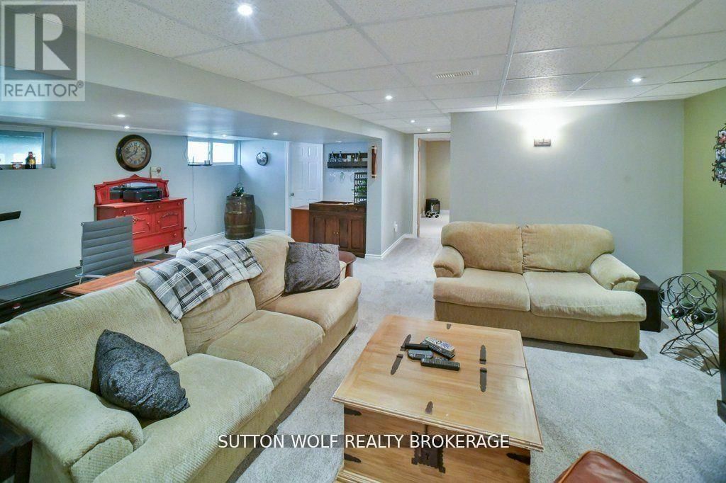 566 DEWAN STREET Image 19