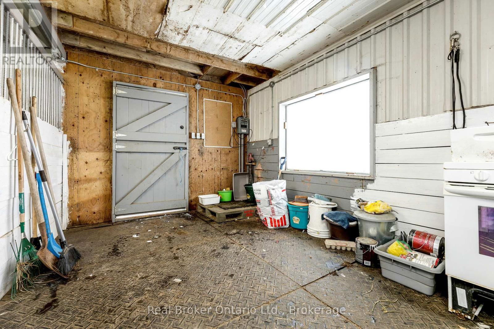 9408 17TH SIDEROAD Image 18