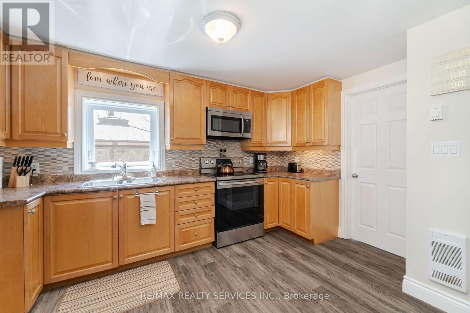 9765 TENTH SIDEROAD Image 18
