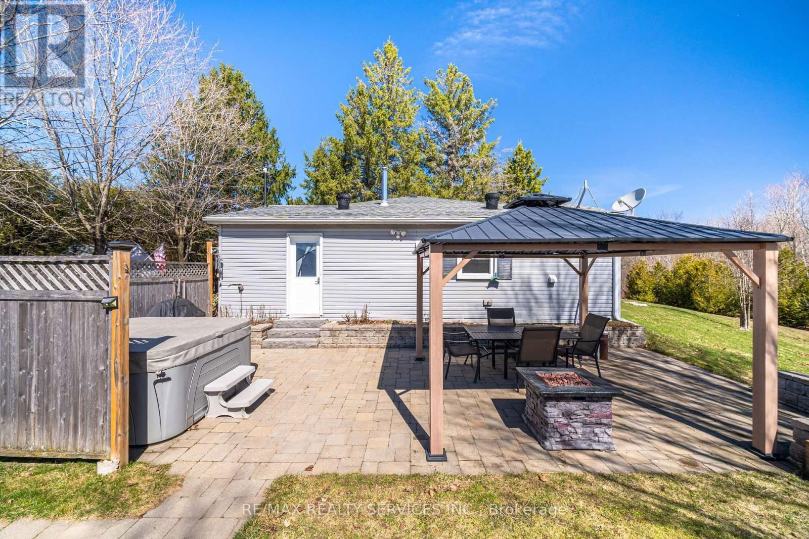 9765 TENTH SIDEROAD Image 33