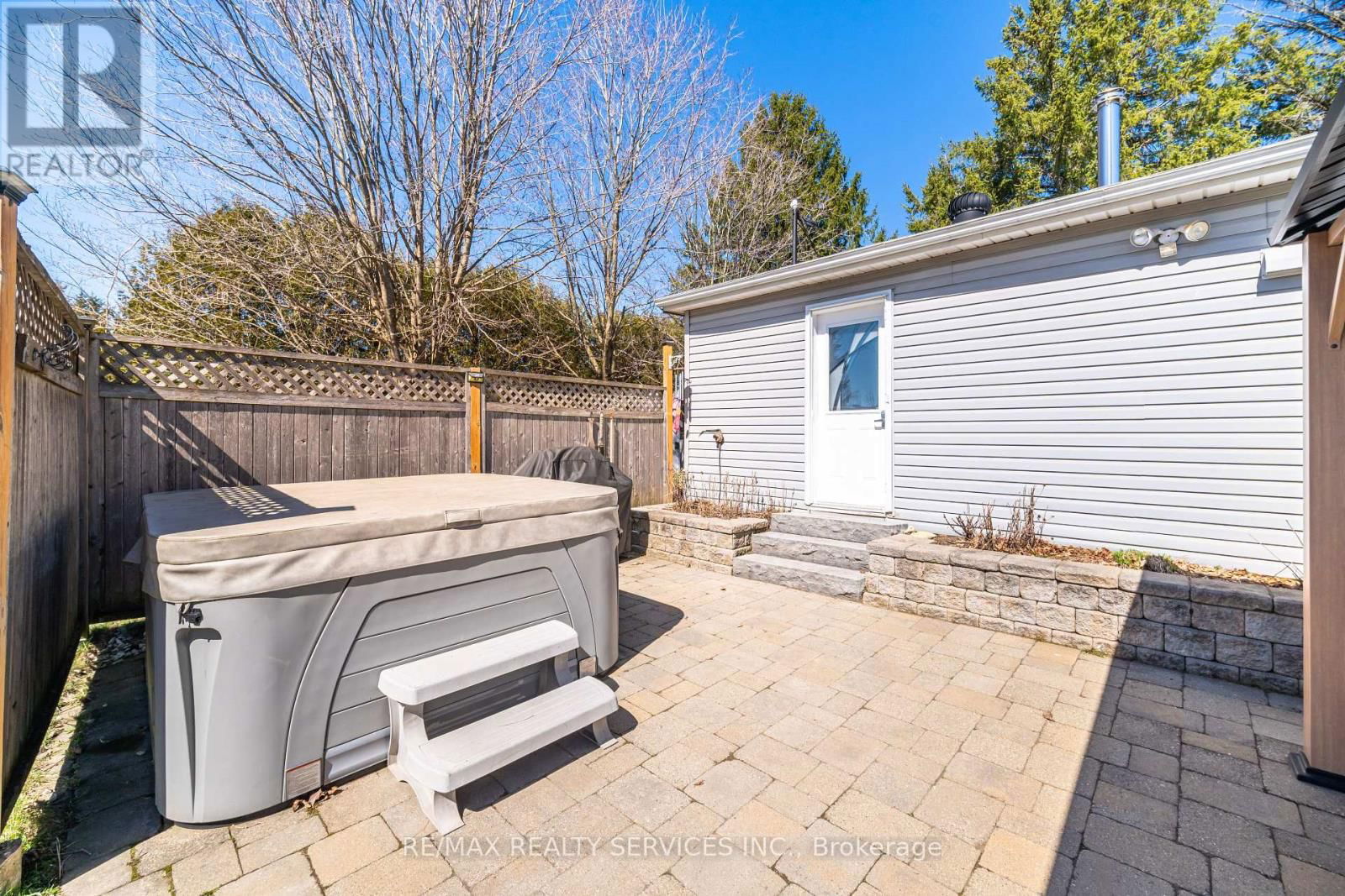 9765 TENTH SIDEROAD Image 36