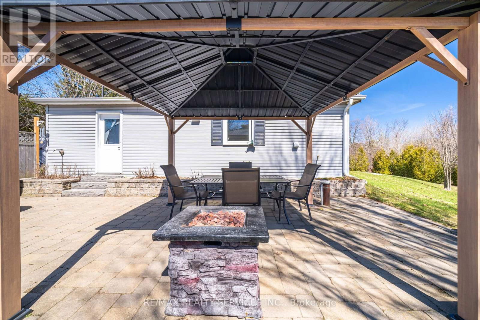 9765 TENTH SIDEROAD Image 37